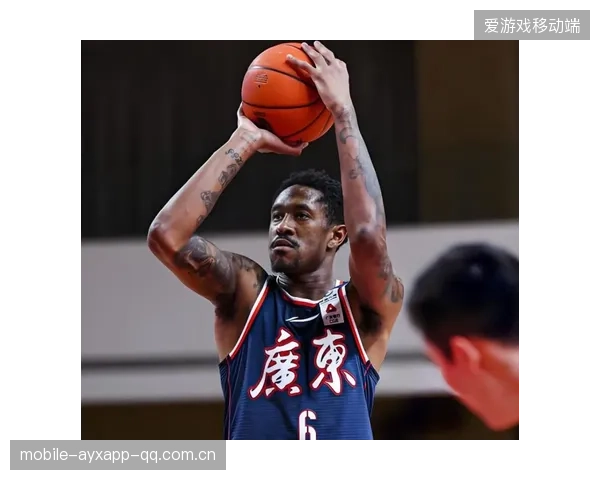 广东球迷的“博齐克狂欢”：从“补强”到“神话”——如何让一线球员重新燃起战斗力？